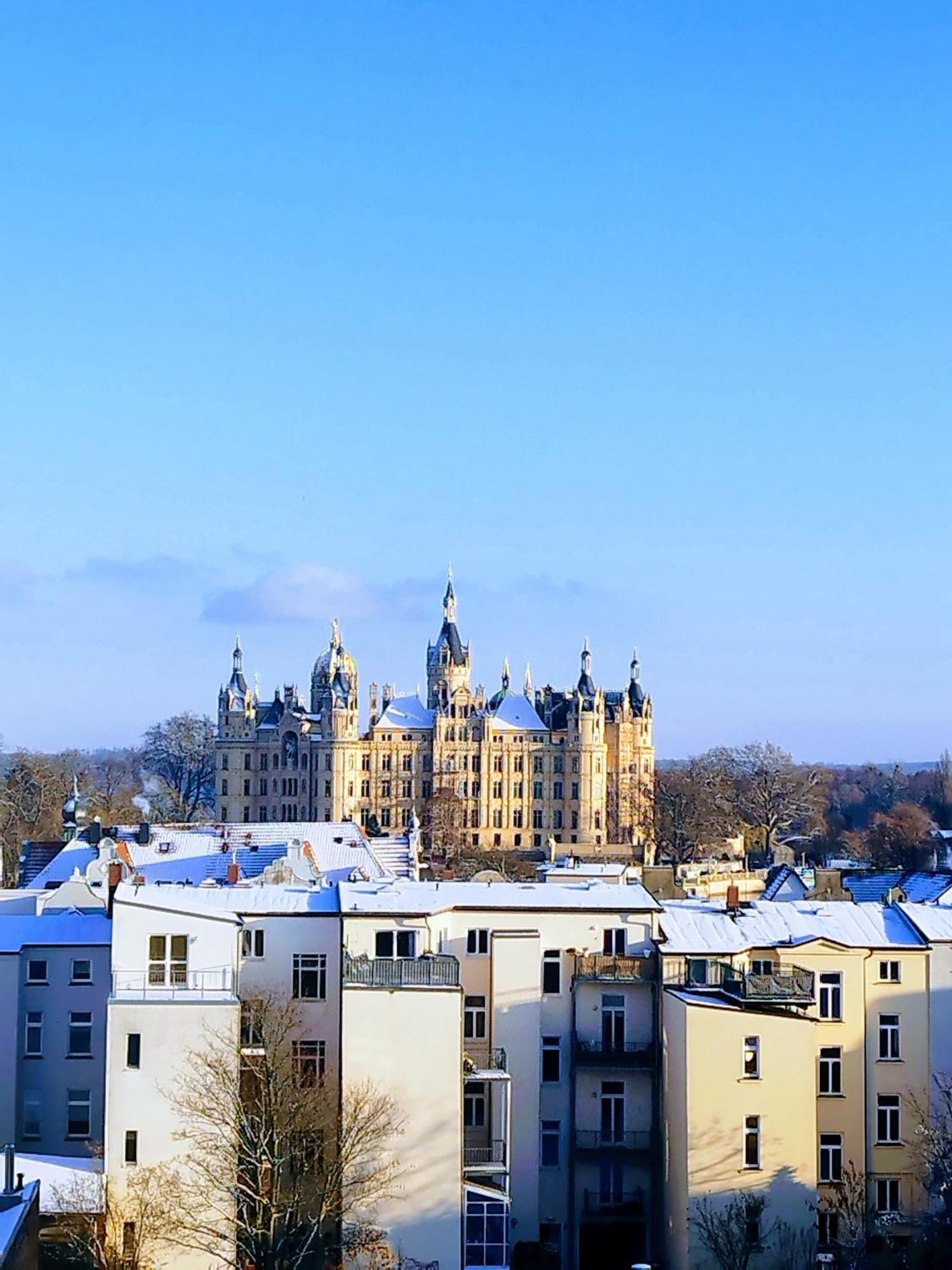 Schlosskoenig - Modernes & Zentrales Apartment Mit Balkon Und Arbeitsplatz Schwerin  Extérieur photo